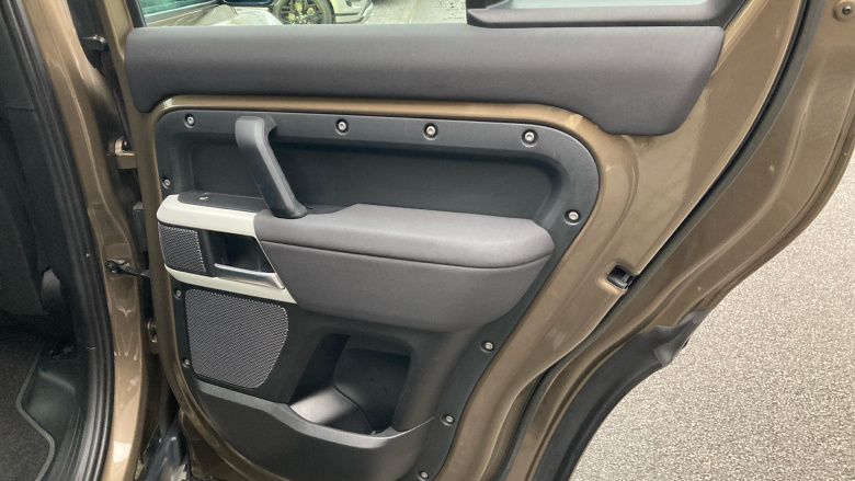 Land Rover Defender 3.0 D250 SE 110 5dr Auto [7 Seat] Diesel Estate